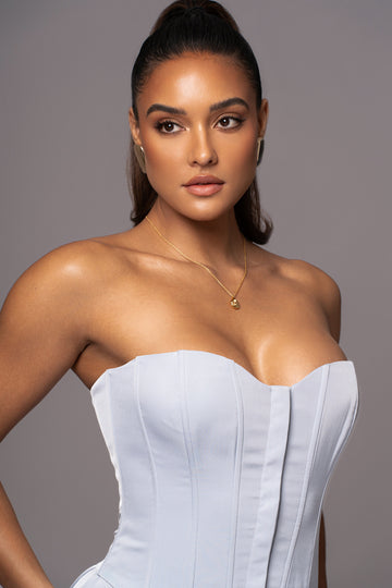Blue Viv Satin Bustier Top de VÍA LABEL
